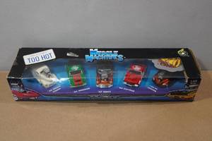 lot 17 image: Funline 164 Scale Muscle Machines