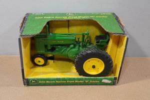 lot 35 image: ERTL John Deere Model G Die Cast Replica