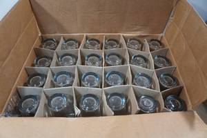 lot 122 image: 24 20oz Mixing Glasses