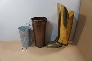 lot 126 image: Assorted Planters