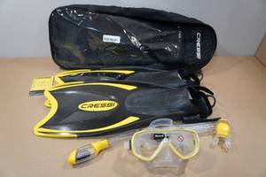 lot 156 image: Cressi Adult Rondine Palau Fin Snorkel Set - Fin Size ML