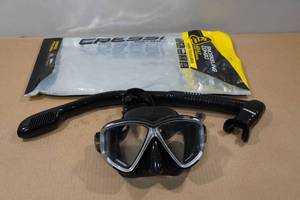 lot 158 image: Cressi Pano 4 Snorkel Set