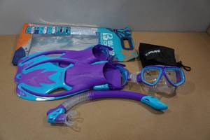lot 160 image: Cressi Kids Snorkel Set - Fin Size LXL