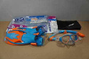 lot 161 image: Cressi Kids Snorkel Set - Fin Size SM