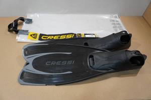 lot 162 image: Cressi Agua Adult Fins - Size 8.59.5, 4344