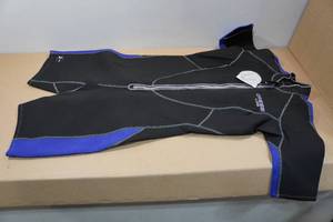 lot 169 image: Cressi Lido Womens 2mm Wetsuit - XXL6, Purple