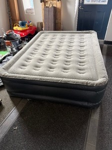 lot 83 image: Air Mattress - Queen