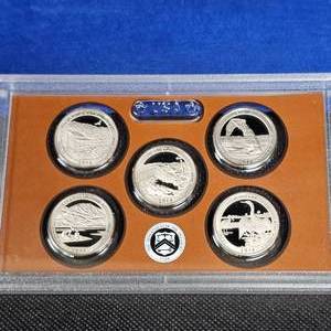 lot 1 image: 2014-Mint Proof Set-American the Beautiful Quarter Set