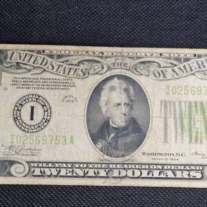 lot 48 image: 1934 $20 FRN