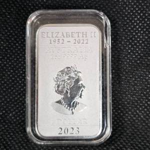 lot 55 image: 2023 Issue 70 year Anniversary, Elizabeth II, 1 oz Silver Ingot