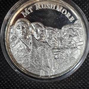 2 oz Mt Rushmore Silver Round
