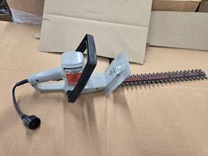 lot 15 image: 18 Craftsman Hedge trimmer double Insulated (Used, Works)