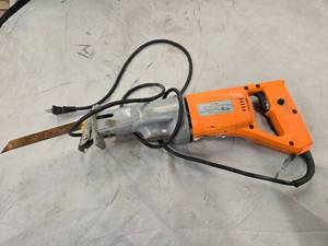lot 20 image: Reciprocating Saw (Item 4095)120v-60 Hz 4.5 Amps  USED, Works