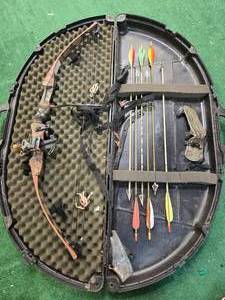 lot 23 image: Hoyt Easton Bow and Arrow USED
