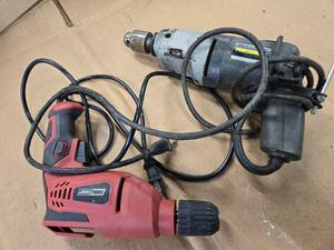 lot 25 image: Huge Black & Decker Professional Drill and Tool Shop Drill (Used, Work)