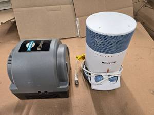 lot 32 image: Lot of two Items Honeywell Portable Heater and a Wireless Petsafe ( USED, LIKE NEW)