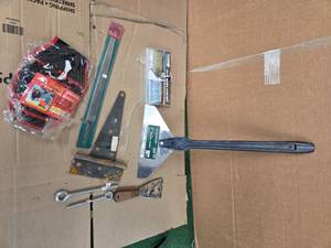 lot 61 image: Lot of hardware materials ( See Pictures)