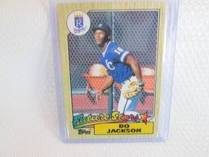 lot 18 image: 1987 Topps Bo Jackson Rookie Card...