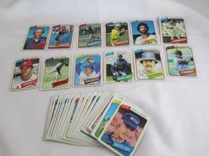 lot 123 image: 1980 Topps Baseball Cards...