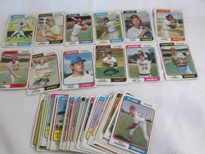 lot 222 image: Assorted 1974 Topps Baseball Cards...