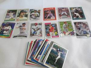 lot 233 image: Assorted Baseball Cards...