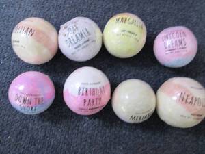 lot 427 image: 8- 4.94 oz Assorted Bath Bombs...