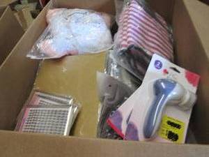 lot 432 image: Box of UnsoldUnclaimed Small Overs...