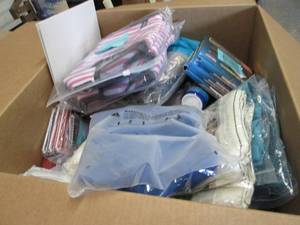 lot 433 image: Box of UnsoldUnclaimed Small Overs...