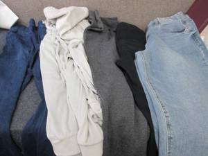 lot 438 image: 6 pr Ladies Medium Assorted Pants...
