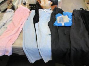 lot 442 image: 9 pr Ladies Assorted Pants, XS, L, ...