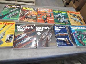 lot 252 image: Assorted Gun Reference Books...