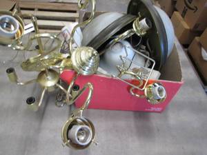 lot 255 image: Assorted Lighting...