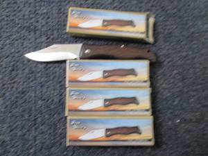 lot 259 image: 4- Frost Cutlery Pocket Knife 2 12...