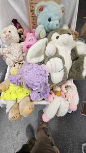 lot 27 image: Lot of Vintage Misc ToysDolls Stuffies