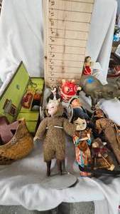 lot 40 image: Misc Lot of Vintage with Elephants, Figures, Japan Celluloid Wind-up(works)
