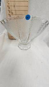lot 61 image: LE Smith Thousand Eyes Clear Hobnail Centerpiece