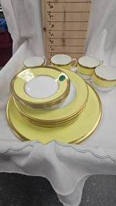 lot 89 image: Coalport, Athlone Yellow, Set of 4, cups, saucer, dessert plates, Dinner Plates(only 2)