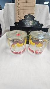 lot 94 image: Vintage Anchor Hocking Glass Containers