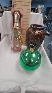 lot 95 image: Fenton Carnival Glass Vase