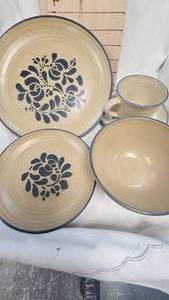 Pfaltzgraff dinnerware Set