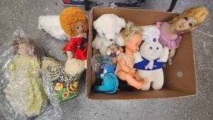 lot 106 image: Dolls and Stuffies Lot including Annie