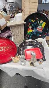 lot 107 image: Misc Vintage Figurines, Wood Outhouse Decore, Metal Trays