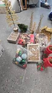 lot 111 image: Christmas Vintage Lot