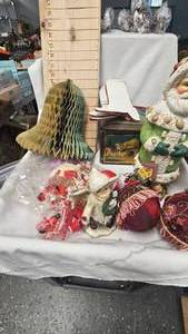 lot 117 image: Vintage Christmas
