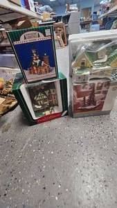 lot 120 image: Candle Gift Set, 3 Village Buildings in Box,