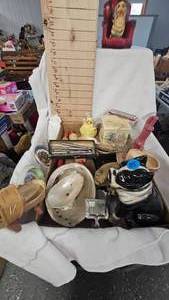 lot 125 image: Mis Vintage, Shells, Dog Statues, Planter