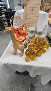lot 147 image: Large Glass Grapes, cups, Purse, Coin Purse, giraffe, and Misc