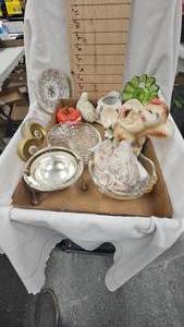 lot 150 image: 60s Franciscan Dessert Roses, Dove, Pepper dish, Asst Dishes
