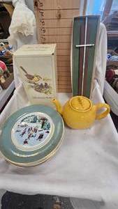 lot 170 image: Lipton Tea Pot, Avon Finch Candle,