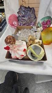 lot 174 image: Vintage Assorted Glass and Figurines